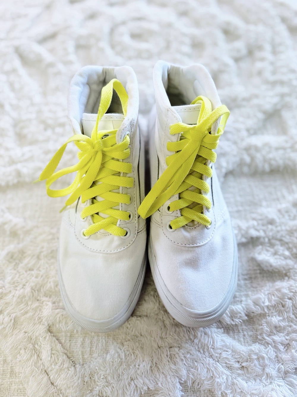 Vans Women’s Ward Hi White High Top Sneakers Neon Yellow Laces Size 6